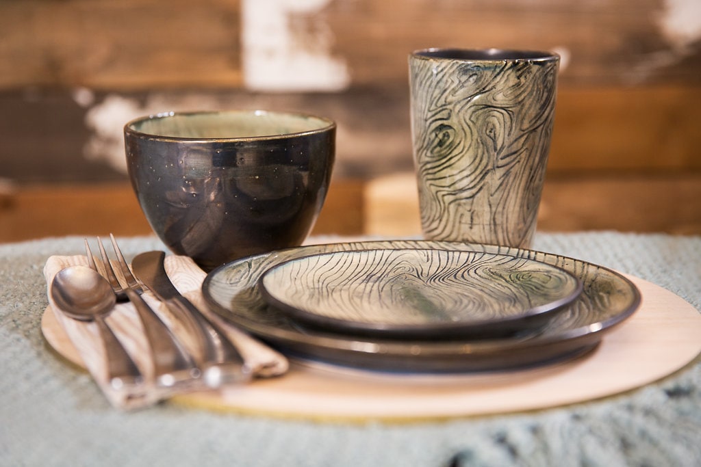 Lodge dinnerware sets hot sale