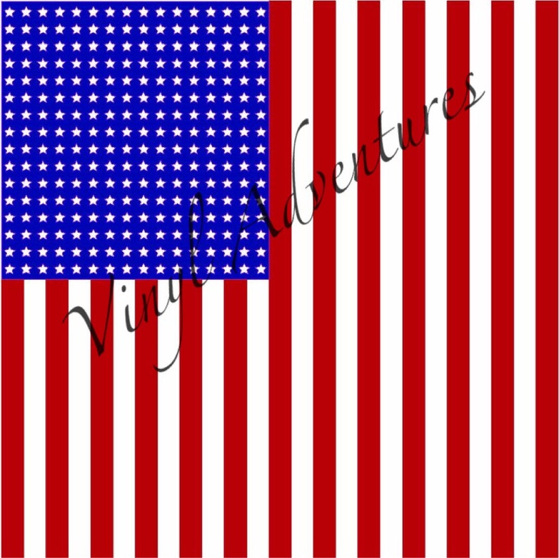 K&ouml;nnte beinhalten: Eine rot-wei&szlig;-blaue amerikanische Flagge mit 13 horizontalen Streifen und 50 wei&szlig;en Sternen auf einem blauen Feld.