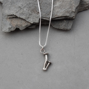 Zwei kleine Pilze Anhänger Halskette Silber 7/8&quot; auf Box Kette von Hand gemacht