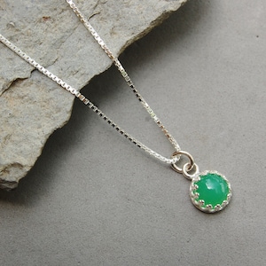 Australian Apple Green Chrysoprase Pendant 8 mm Round Sterling Silver Gallery Bezel 18&quot; Box Chain Necklace