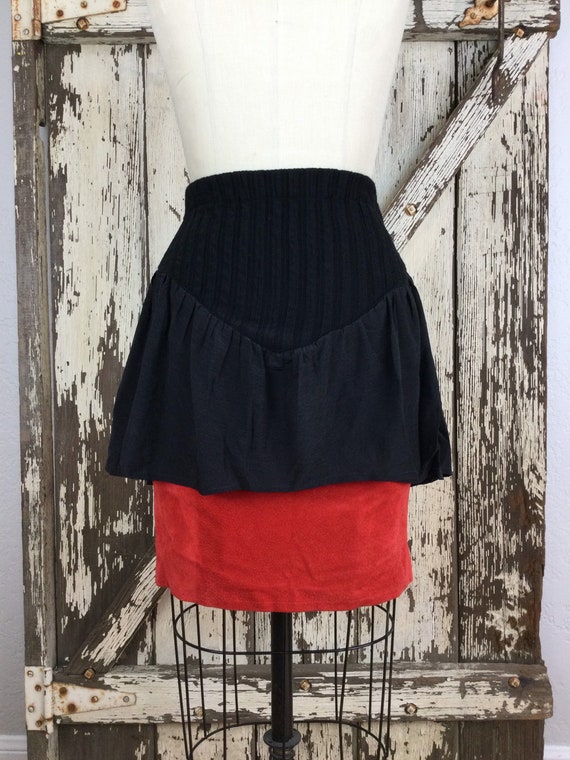 Fab Vintage 1980s Black Rayon and Red Suede Mini … - image 4