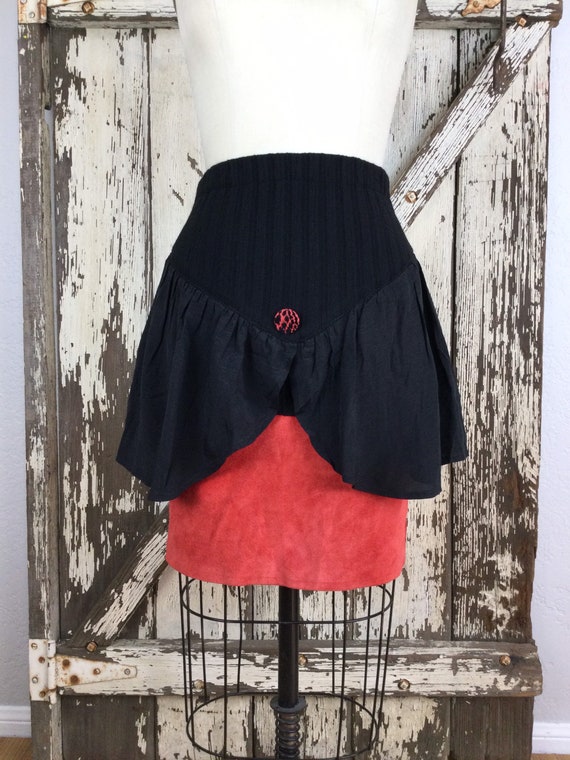 Fab Vintage 1980s Black Rayon and Red Suede Mini … - image 5
