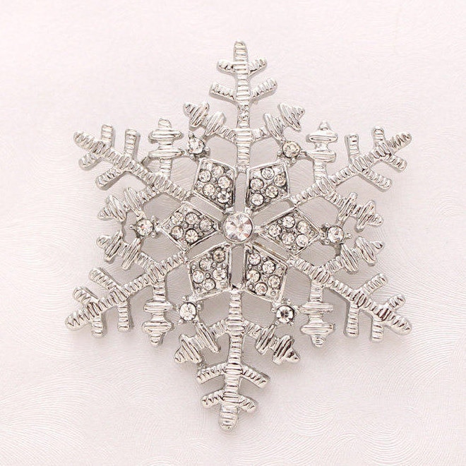 LAXPICOL Vintage Crystal Brooch Pin - Elegant Austrian Crystal Brooch For Wedding, Bridal, Or Party Wear