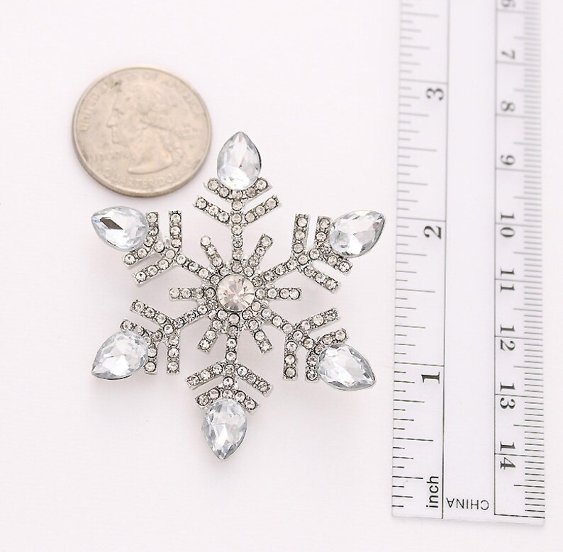 Crystal Silver Snowflake Broach Snowflakes Brooches Bouquet Broaches Crafts DIY Jewelry Christmas Brooches Rhinestone Snowflake Brooch