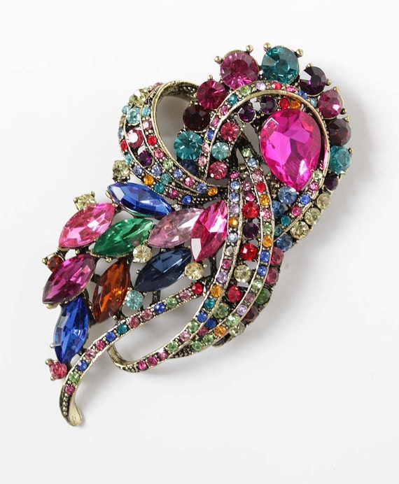 Brooch best sale or broach