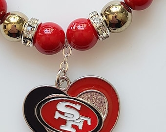Bransoletka futbolowa San Francisco 49ers z hematytu w kolorze złotym i czerwonymi i białymi jadeitowymi koralikami z kamieniami szlachetnymi, zapięciem ze srebra z kryształkami, darmowa wysyłka do USA