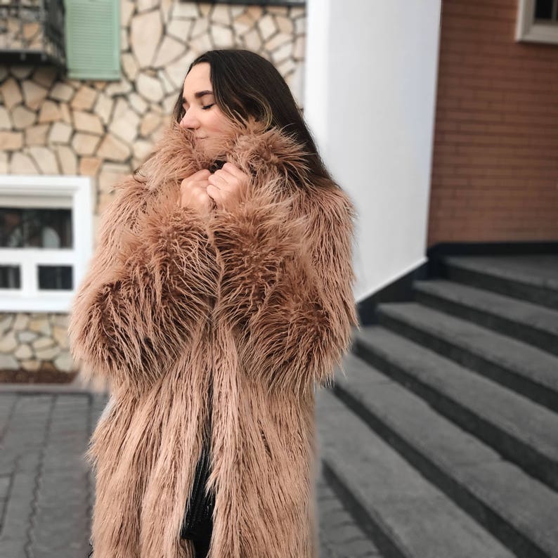 шуба альпака hm. Uterque пальто альпака. мех альпака шуба. Max mara шерсть альпаки. меховое пальто альпака.