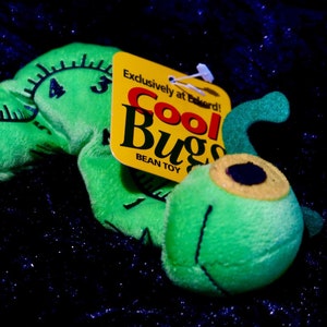 Juguete vintage Cool Bugs Bean: rara oruga de peluche coleccionable de los años 90, en perfecto estado y con etiquetas originales