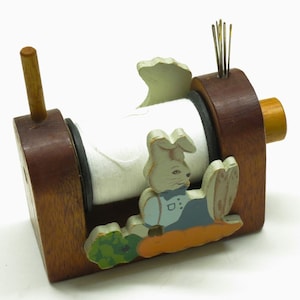 White Yarn Ribbon Spinner & Sewing Pin Holder with Pins [Vintage 1970's]