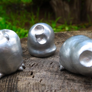 Charming Owl Decor Sculpture: Adorably Crafted Art Piece for a Cozy Ambiance