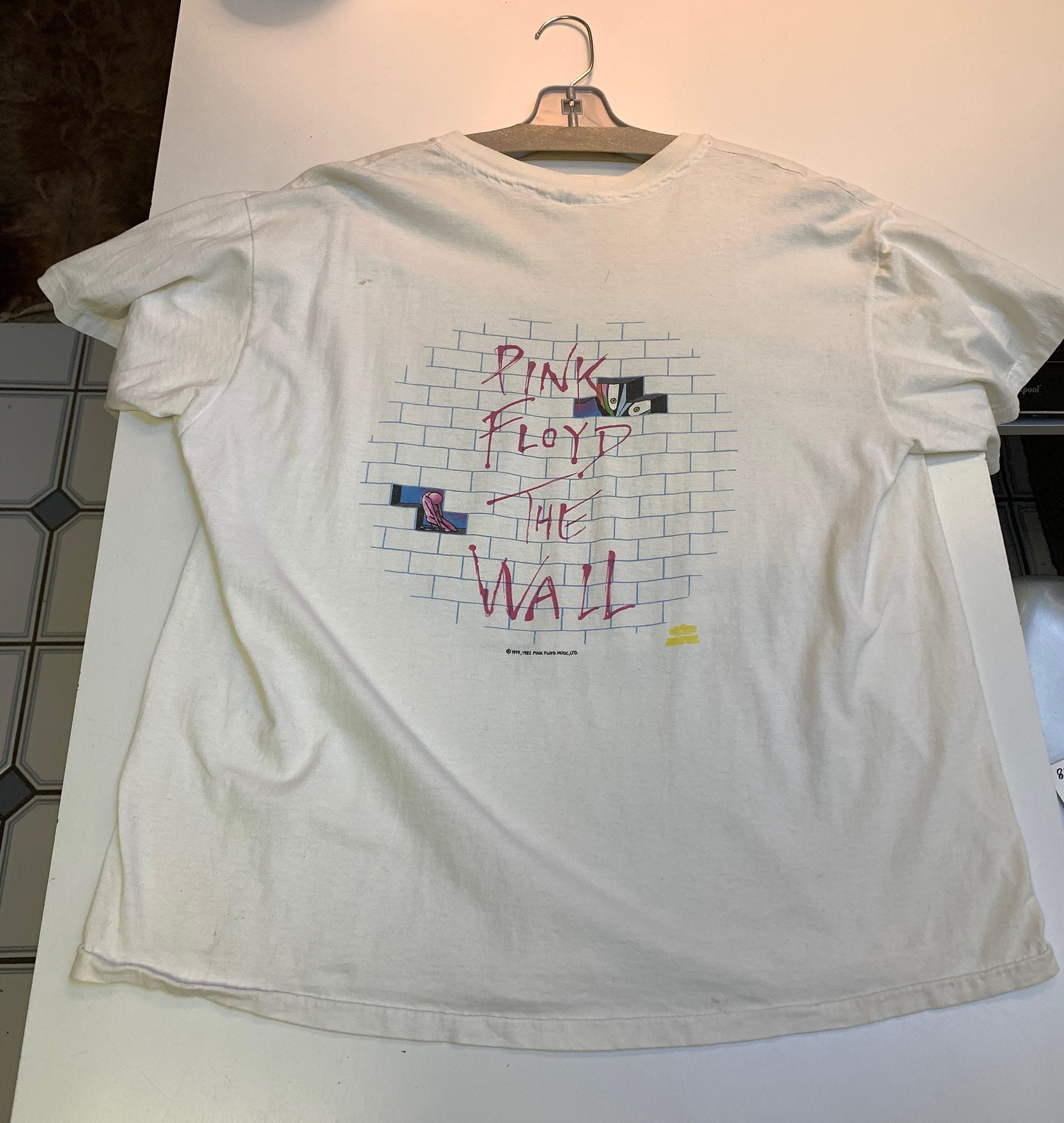 PinkFloyd The Wall Tシャツ　1982年 Vintage Pink Floyd the Wall 1982 Merch T-shirt - Etsy