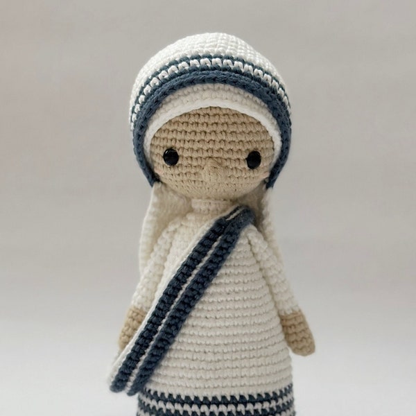 Mother Teresa - Crochet Pattern by {Amour Fou}