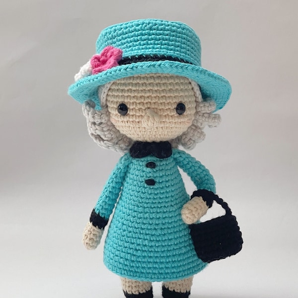 The Queen - Crochet Pattern by {Amour Fou}