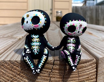 Shy Sugar Skull Couple Holding Hands Figurine Hand Painted 3D Printed