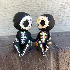 Sugar Skull Couple Holding Hands Figurine Hand Painted 3D Printed