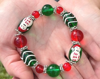 Christmas Bracelets for Women, Holiday Festive Red Green Snowman Snowflake Christmas Tree Beaded Jewelry Gift for Her, 5 Selections 1 Pc