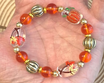 Bracelet citrouille et feuilles de Thanksgiving, thème automne-hiver, or et orange, cadeau idéal pour femme (1 pièce).
