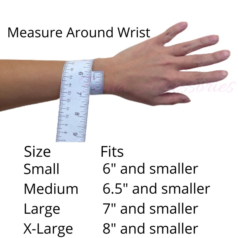 Puede incluir: Imagen que muestra c&oacute;mo medir la mu&ntilde;eca para el tama&ntilde;o. Una mano con una cinta m&eacute;trica alrededor de la mu&ntilde;eca. El texto indica los tama&ntilde;os: Peque&ntilde;o se ajusta a 15 cm y m&aacute;s peque&ntilde;o, Mediano se ajusta a 16.5 cm y m&aacute;s peque&ntilde;o, Grande se ajusta a 18 cm y m&aacute;s peque&ntilde;o, y X-Large se ajusta a 20 cm y m&aacute;s peque&ntilde;o.