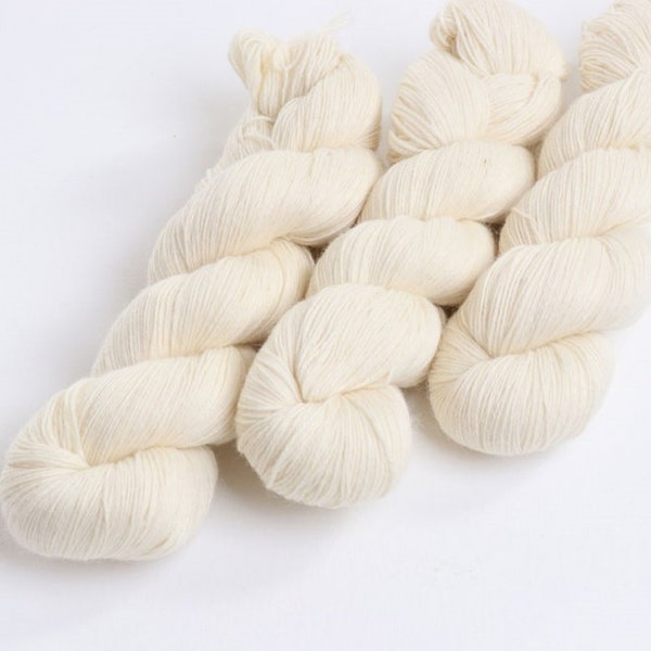 Ashford 4ply sock yarn - undyed