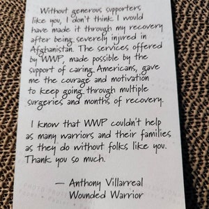 Puede incluir: Una nota de agradecimiento escrita a mano de un guerrero herido a un partidario del Wounded Warrior Project (WWP). La nota expresa gratitud por el apoyo y el aliento brindados por la organizaci&oacute;n.