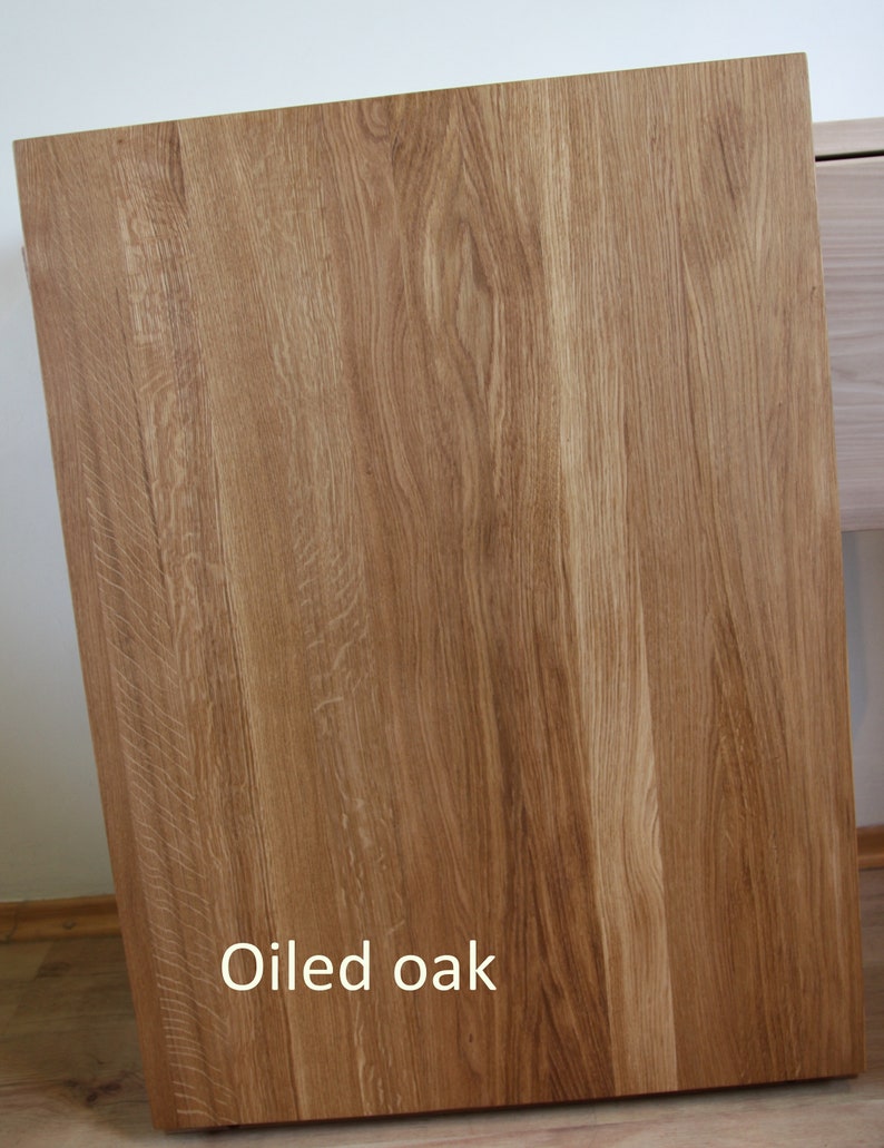 May include: Close-up of a wood surface with a natural grain pattern. The wood has been oiled and has a warm, honey-like color. The text "Oiled oak" is printed on the surface.