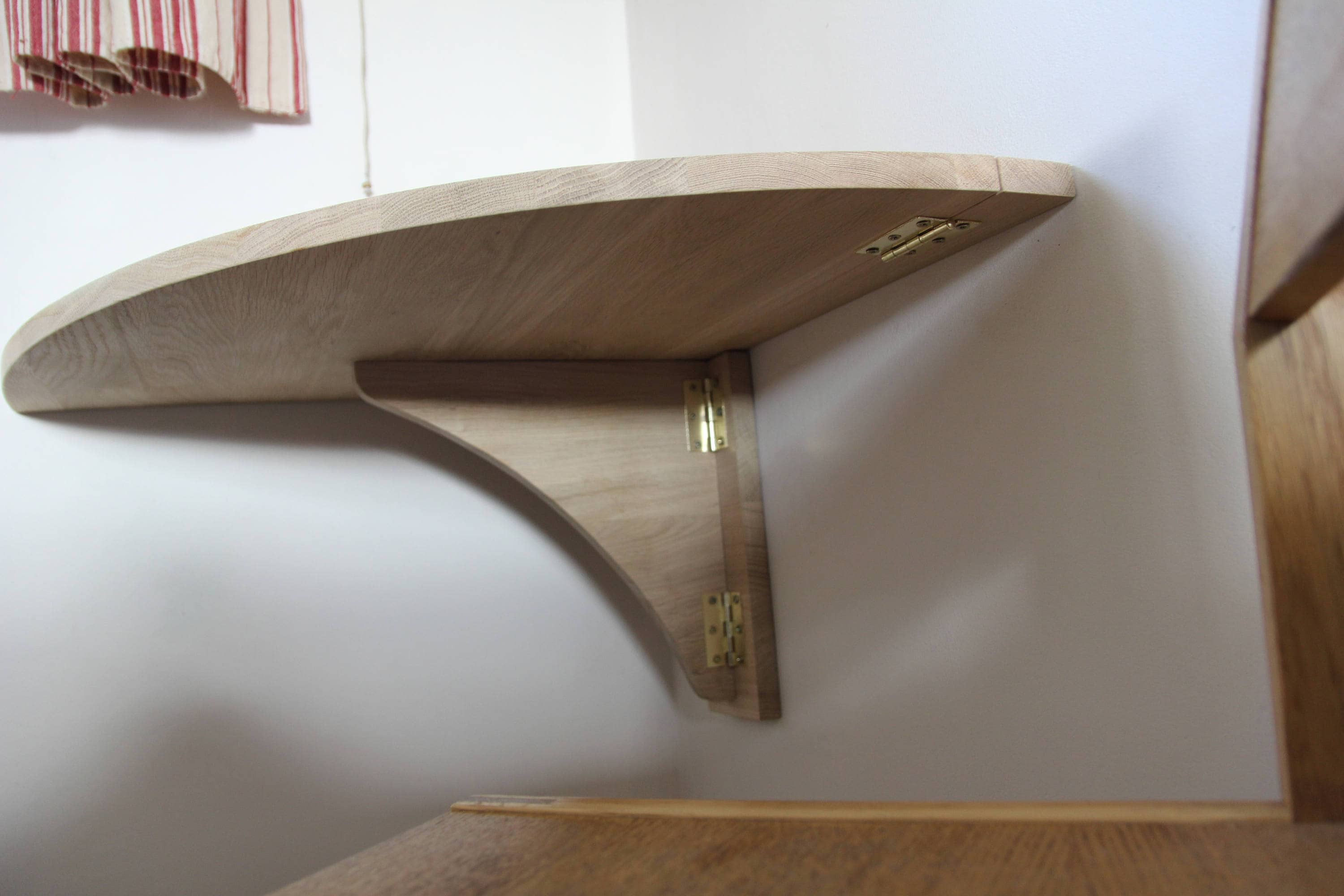 Corner wall 2024 mounted table