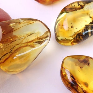 Piedra de preocupación, piedra de frotamiento suave para aliviar el estrés, piedra de meditación, regalo de bienestar, piedra plana, piedra preciosa de ámbar con energía curativa, tarjeta incluida