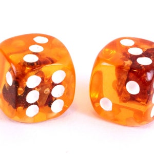 Pair of Dice Amber dice 18mm  / Classic  maple orange color / Gaming Dice / Cube with numbers / Dice Set of 2 / Resin Dice / Numbered cubes