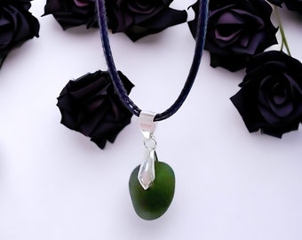 Halskette alternative Dunkelgrün Seeglas Anhänger Schmuck gothic Schmuck Geschenk für sie