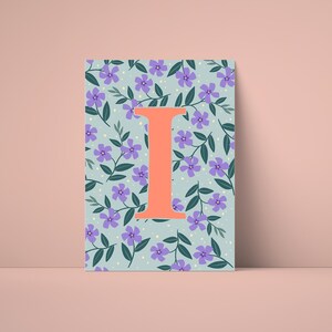 Póster de la letra I: imagen digital del alfabeto con vincapervinca | Decoración de pared habitación infantil | Arte de letras felices para imprimir