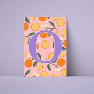 Póster de la letra O: Imagen digital ABC con naranjas | Decoración de pared habitación infantil | Arte de letras felices para imprimir