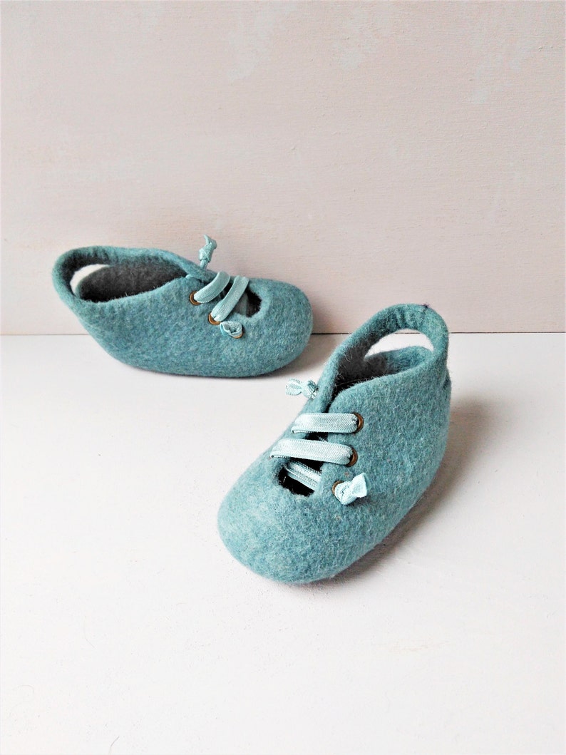 Felted wool booties, Woolen children slippers , Toddler booties, Toddler felt schoes, Toddler shoes, Felted ankle schoes for baby image 4