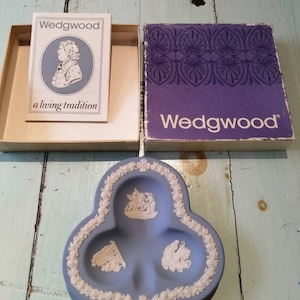 Wedgewood jasperware Club tray clover shape