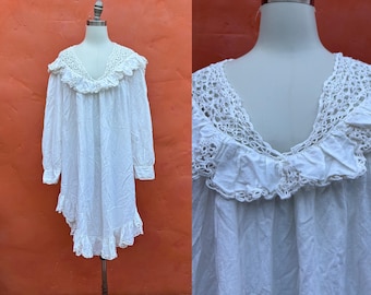 Vintage 1980s White Cotton Ruffle Chemise Dress - Cottagecore Prairie Victorian Edwardian Western Ren Faire Medievalcore Pirate  ** One size