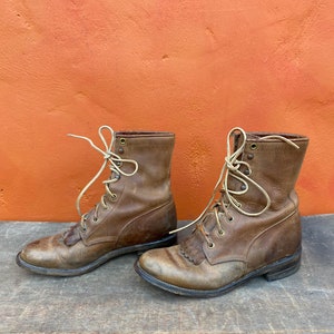 Vintage Tan Brown Leather Kilted Ankle Lace Up Boots Size 5.5 * Victorian Western Steampunk Pirate Cottagecore Dark Academia Cowgirl