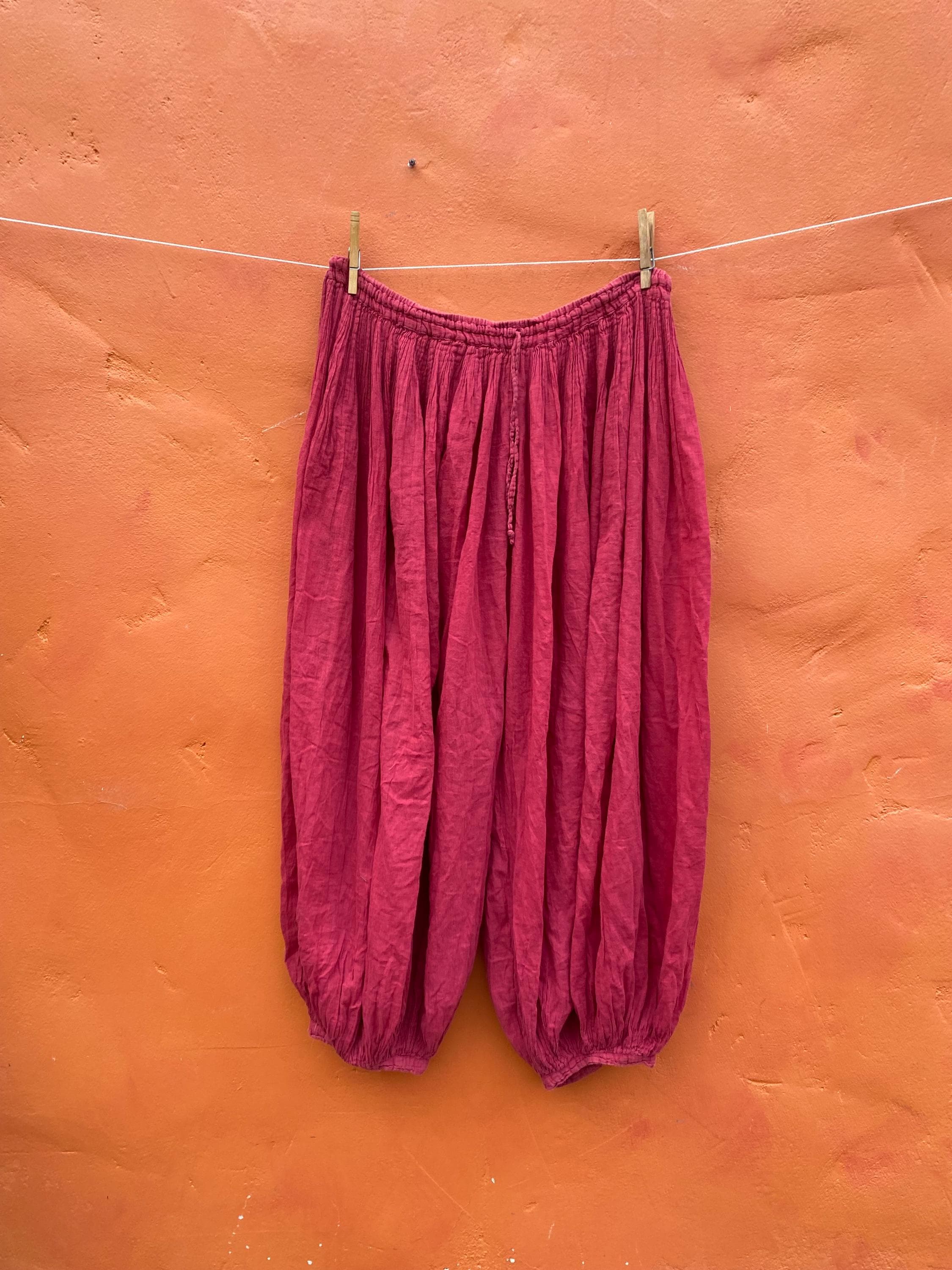 Vintage Women's Red Cotton Gauze Bloomer Pants ** Lagenlook pirate Pants Medieval Ren Faire Knightcore one size fits most small medium large