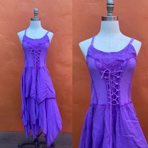 Vintage Fit Flare Layered Tiered Lila Kleid geschnürt * Fairycore Mittelalter Ren Faire Dress SCA Piratenbraut LARP Cosplay Fairy sm med lg