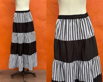 Vintage Tiered Ruffle Black White Striped Midi Skirt * Romantic Boho Victorian Pirate Western Cottagecore Lagenlook Small Medium Large