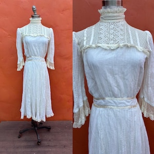 Vintage 1970s Gunne Sax White Victorian Dress. Cotton Gauze Lace Jessica McClintock San Francisco boho midi dress xs small Size 2 4