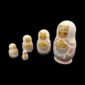 Hand-Painted Vintage Russian Nesting Dolls Set of 5 – Stunning Wooden Matryoshka with Intricate Details, 6” Tall