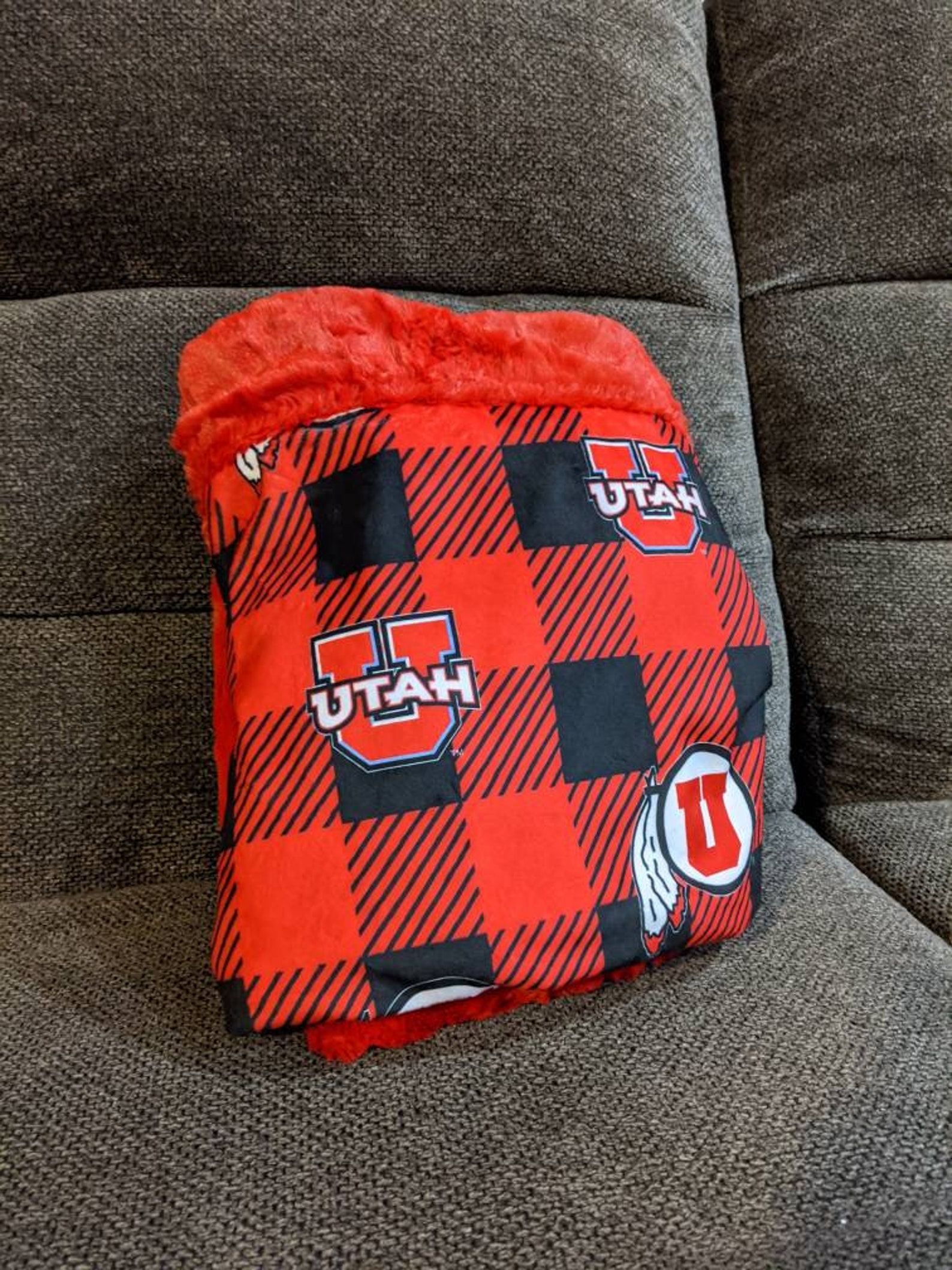 University of Utah Minky lovey or blanket throw. Please use Etsy 日本