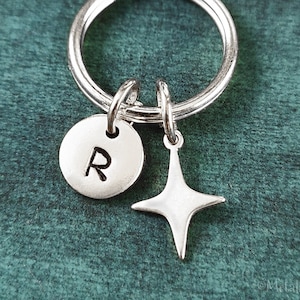 Star Keychain VERY SMALL Sparkle Charm Keyring Minimalist Mid-Century Retro Star Pendant Boho Keychain Personalized Initial Monogram Gift