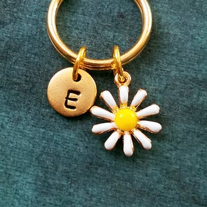Daisy Keychain VERY SMALL Daisy Charm Keychain Daisy Keyring Flower Keychain Flower Keyring Initial Pendant Keychain Personalized Keychain