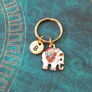 Elefant Schlüsselanhänger sehr kleine weiße Elefanten Schlüsselanhänger personalisierte Schlüsselanhänger indischen Elefanten Schmuck Juwelen Elefant Geschenk Brautjungfer Schlüsselanhänger