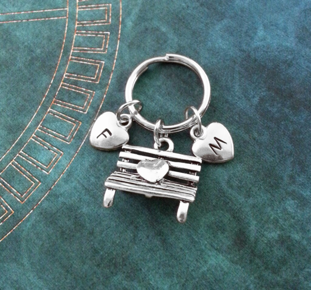 KINBOM Set Portachiavi Cuore Magnetico Per Coppie - 2 Pezzi Piccoli In Acciaio Inox, Regalo San Valentino
