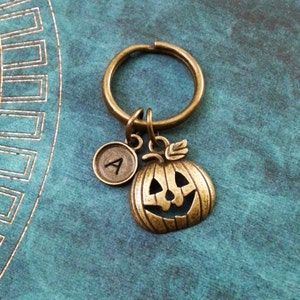 Jack-O-Lantern Keychain kleine Messing Jack O Lantern Keychain Bronze Kürbis Keychain Kürbis Keyring Halloween Keychain Halloween Geschenk Herbst