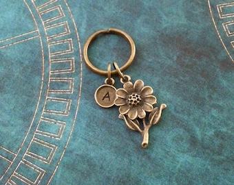 Daisy sleutelhanger zeer kleine bronzen Daisy Keyring bloem sleutelhanger gepersonaliseerde sleutelhanger Brass sleutelhanger bruidsmeisje sleutelhanger Monogram sleutelhanger