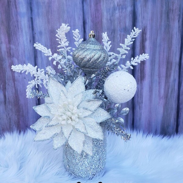Decoración de Navidad- Blanco y Plata Elegante Navidad Centro de mesa- Decoración de la mesa de Navidad- Blanco Poinsettia- Decoración de Navidad para el manto