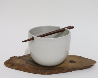 Ramen & Noodles Bowl with chopsticks - 800/900ml -Natural warm white Handmade Ceramic Pottery - brown chop sticks - Japanese style set