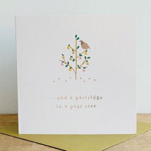 Carte de Noël de perdrix dorée dans un poirier | Carte de joyeux Noël